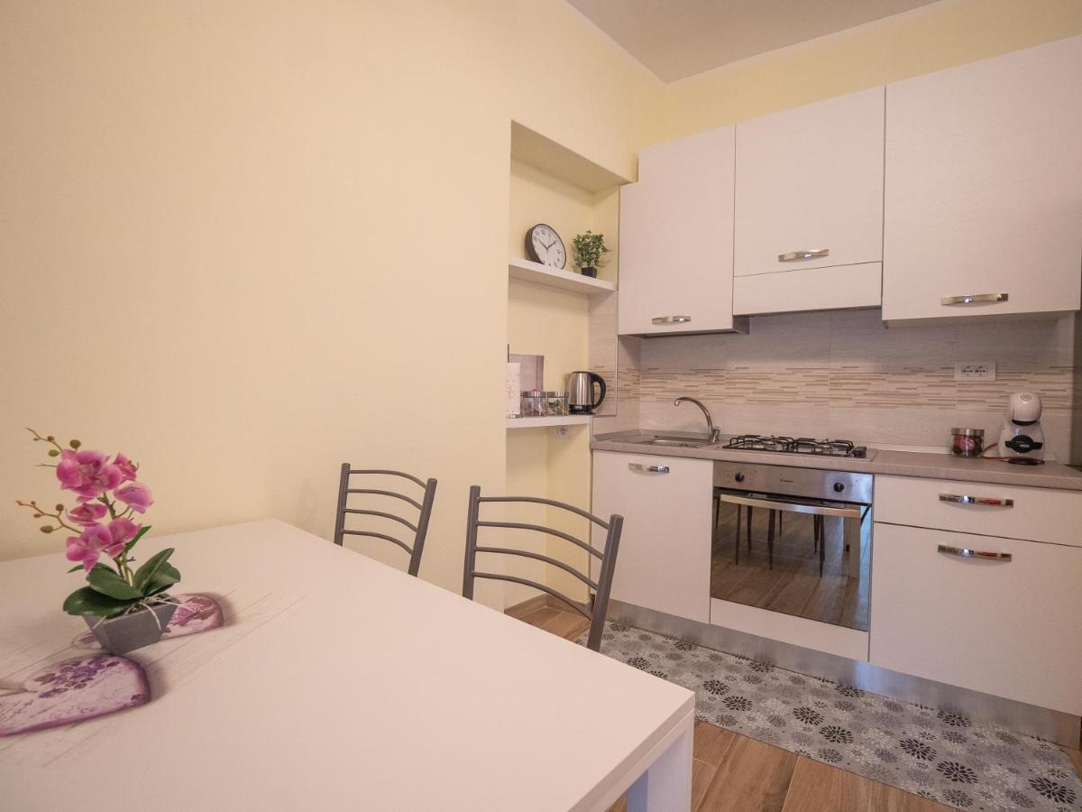 Camelia House Apartment Bellano Bagian luar foto