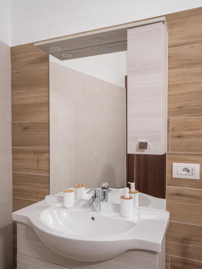 Camelia House Apartment Bellano Bagian luar foto