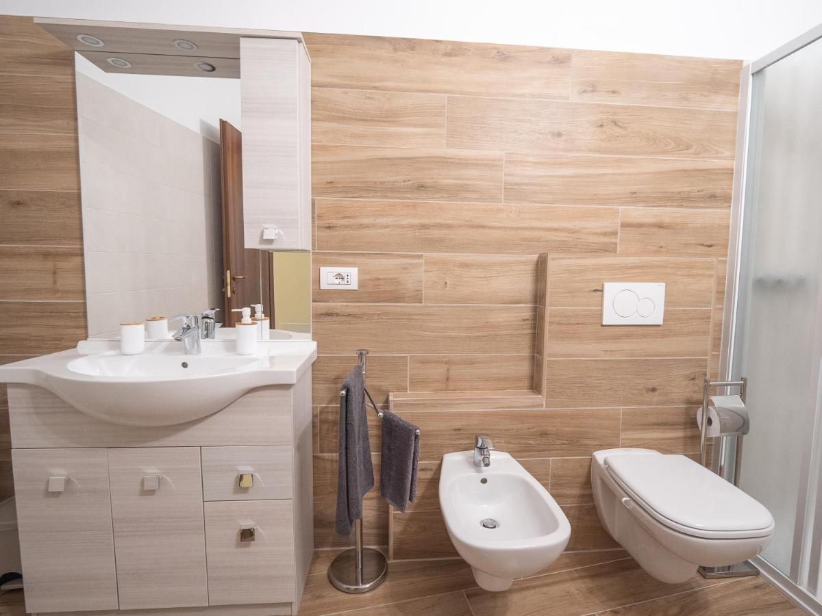 Camelia House Apartment Bellano Bagian luar foto